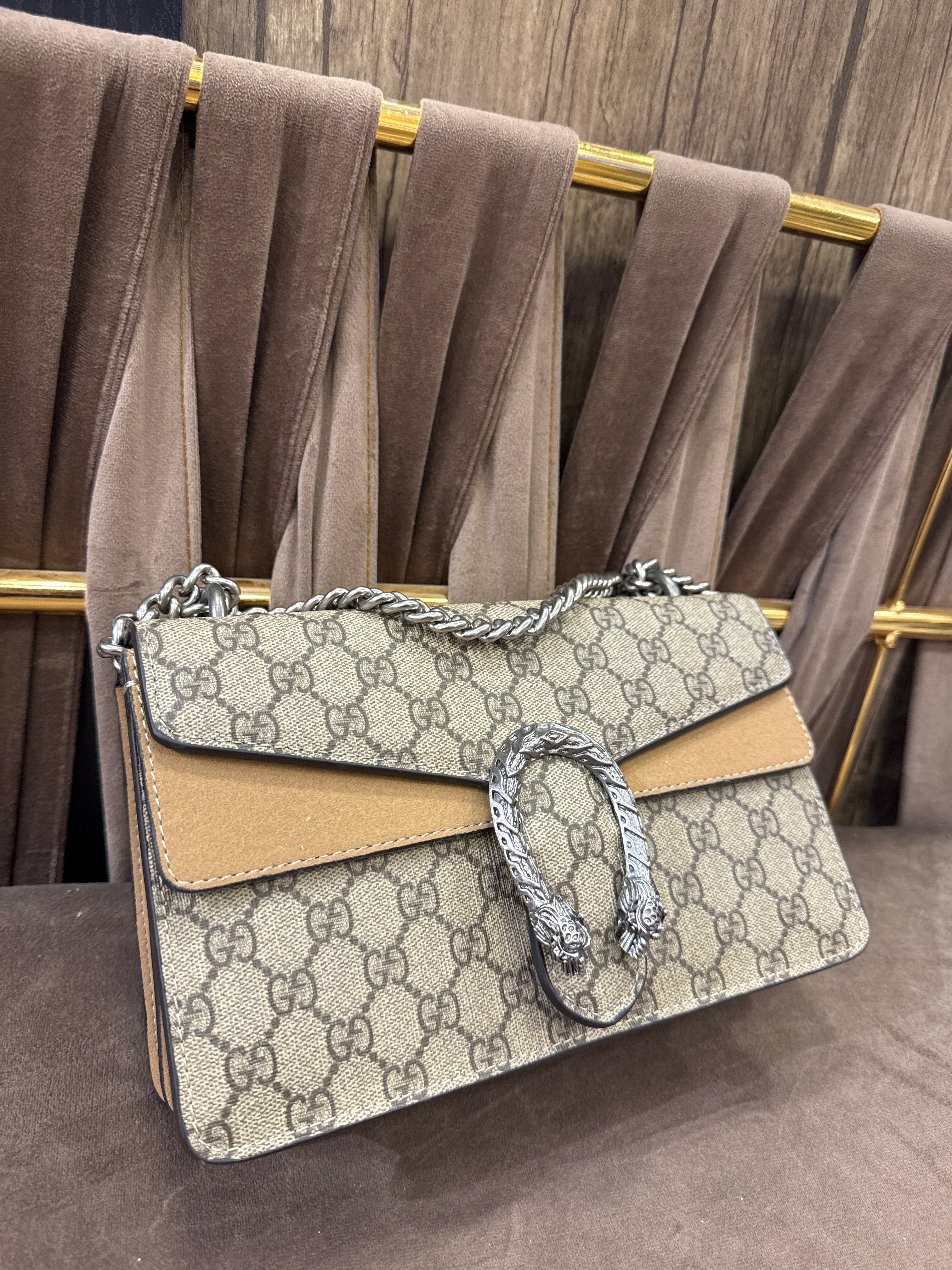 Gucci Pre-Owned
Dionysus Bag