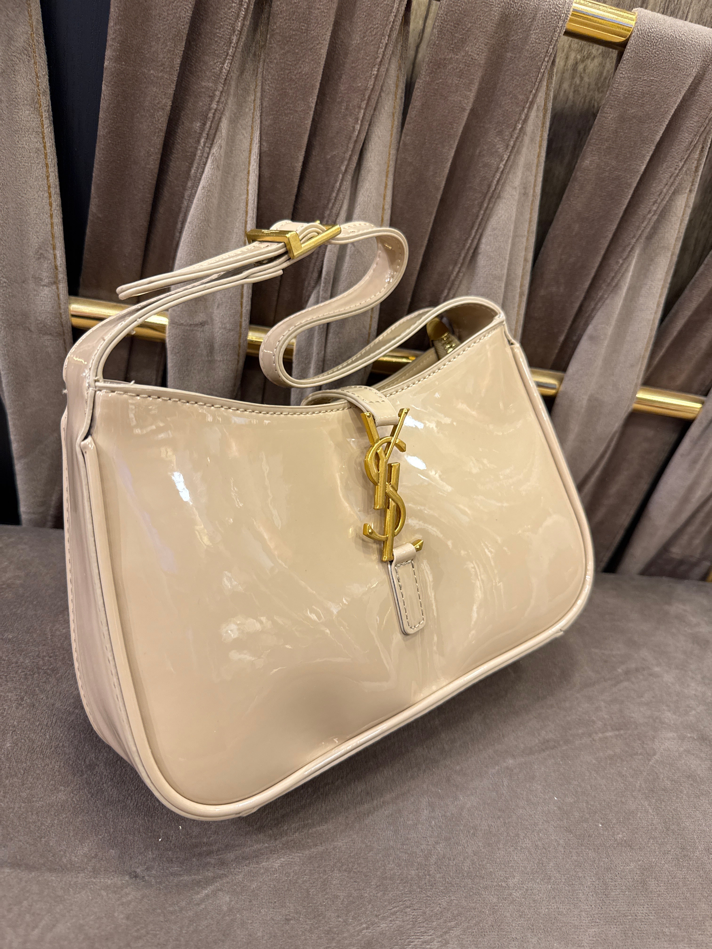 YSL Le 5 a 7 hobo bag