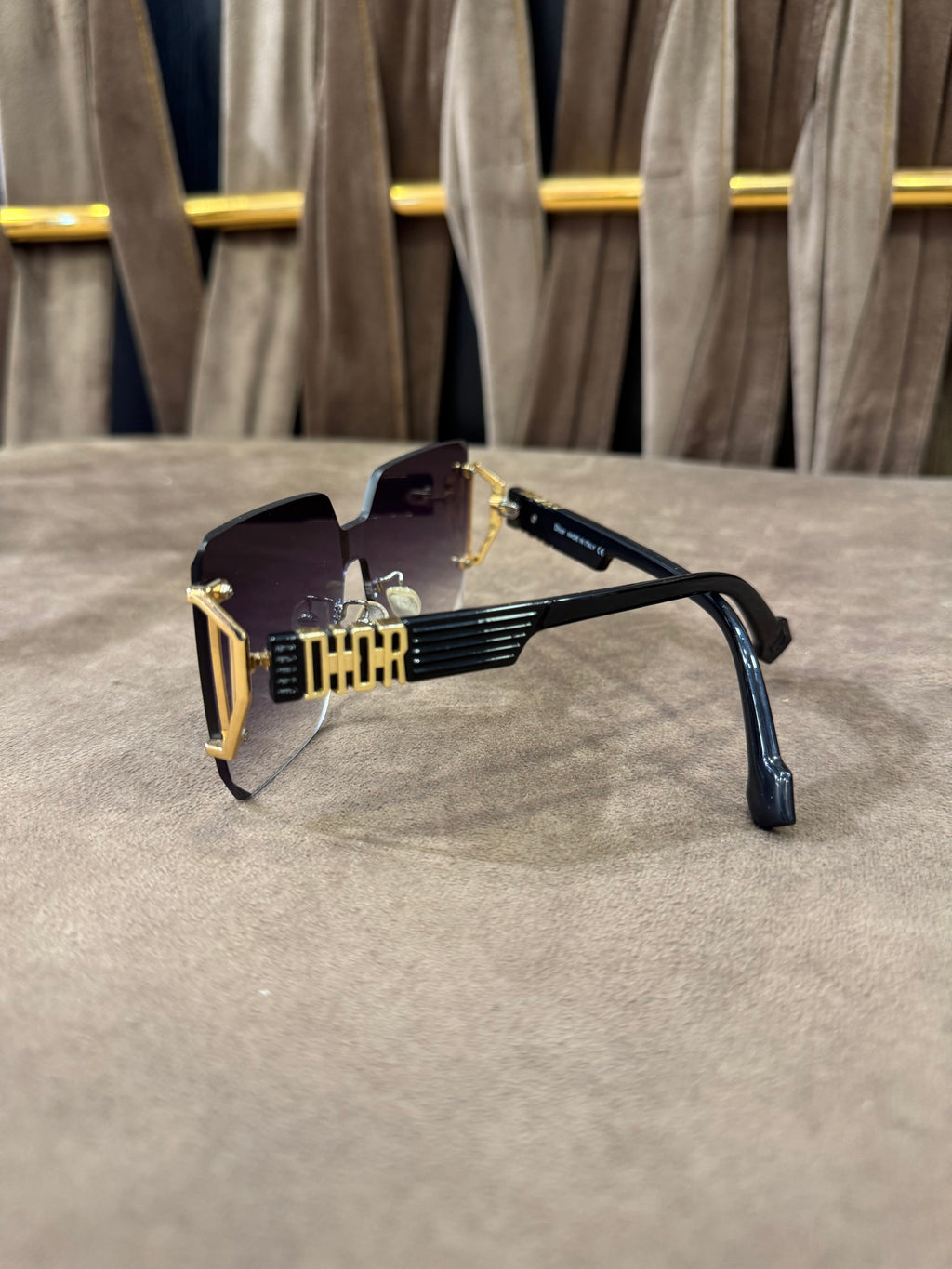DIOR