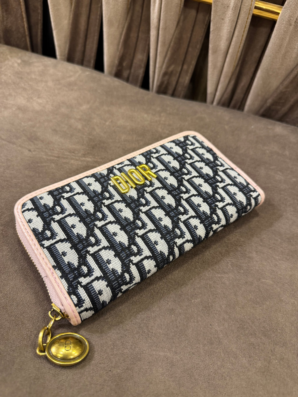 DIOR
