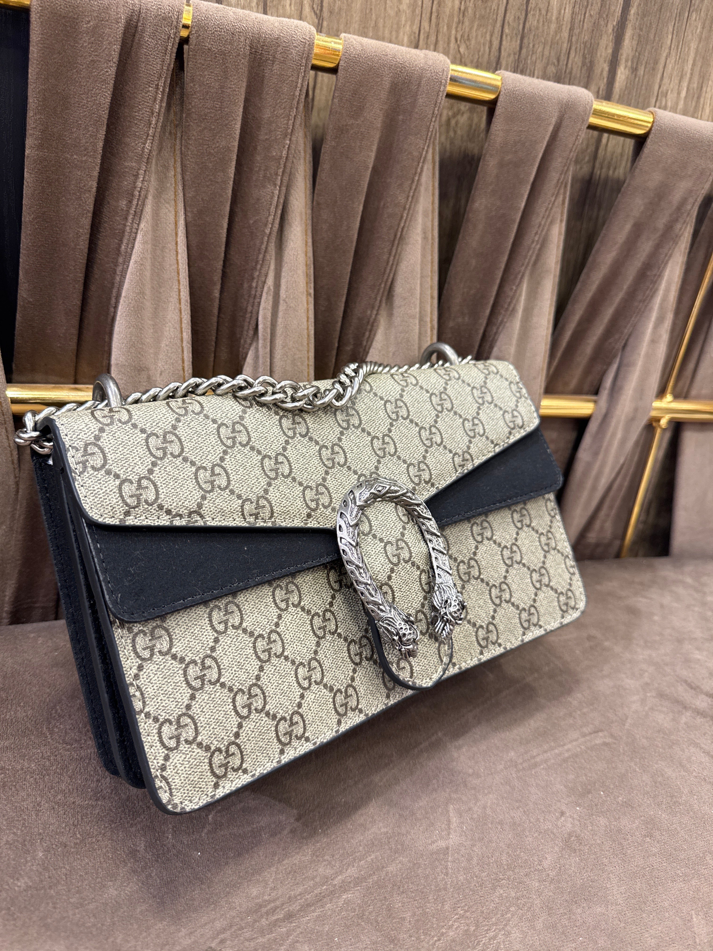 Gucci Pre-Owned
Dionysus Bag