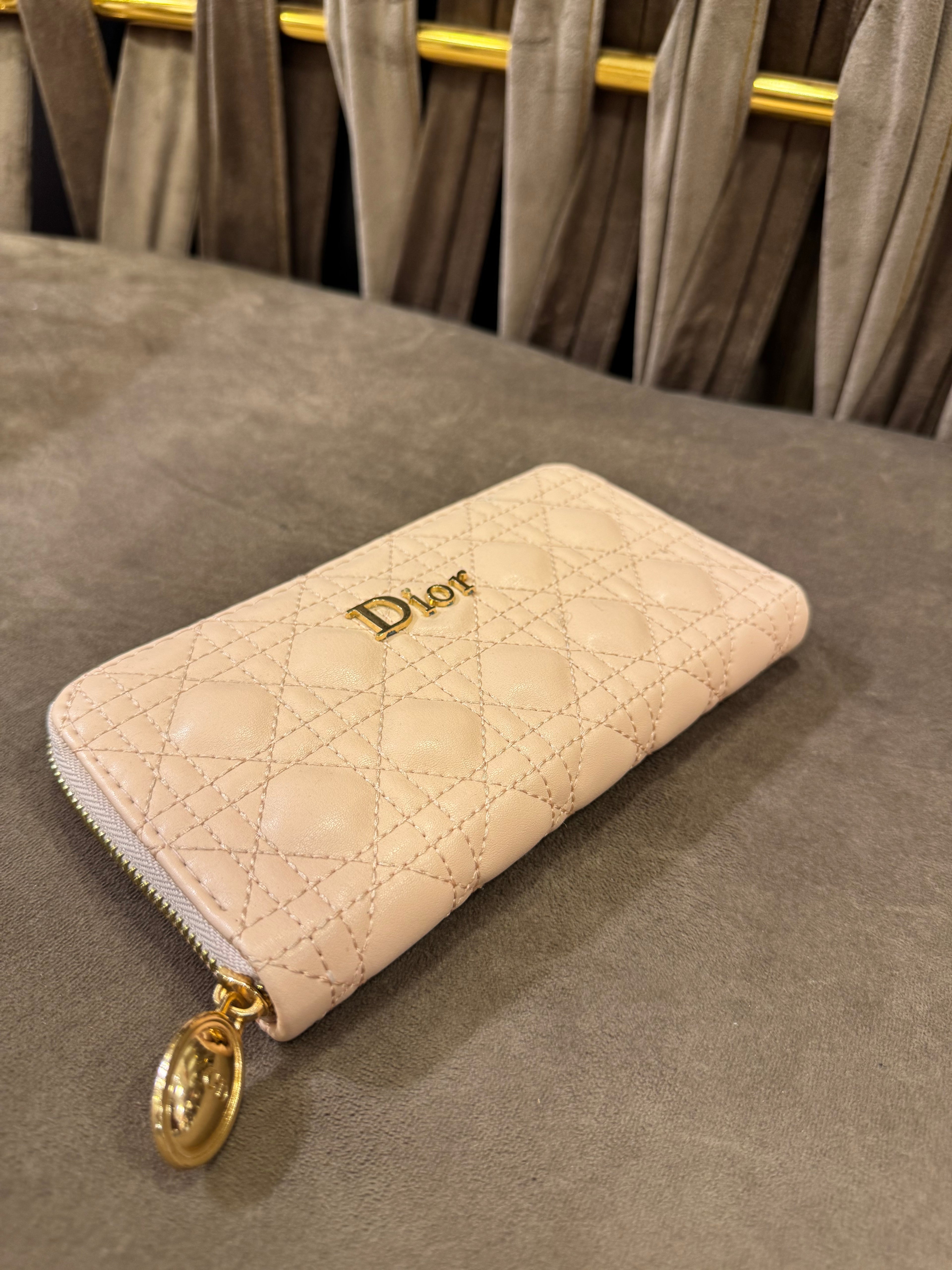 DIOR