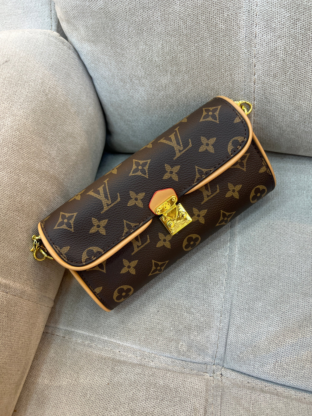 LV Pochette Camille