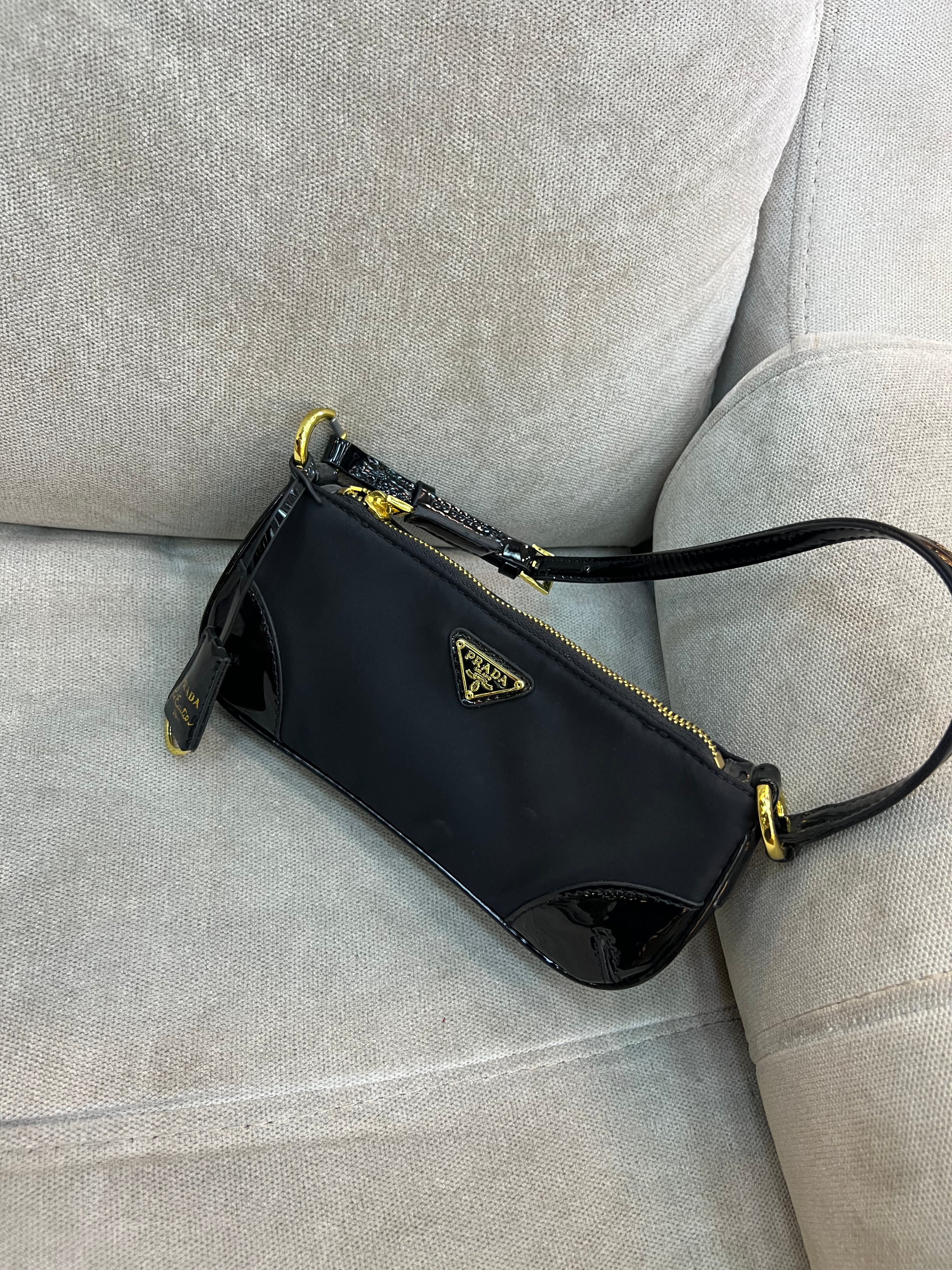Prada Re-Edition 2002 shoulder bag