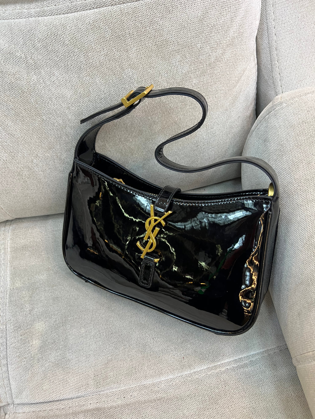 YSL Le 5 a 7 hobo bag