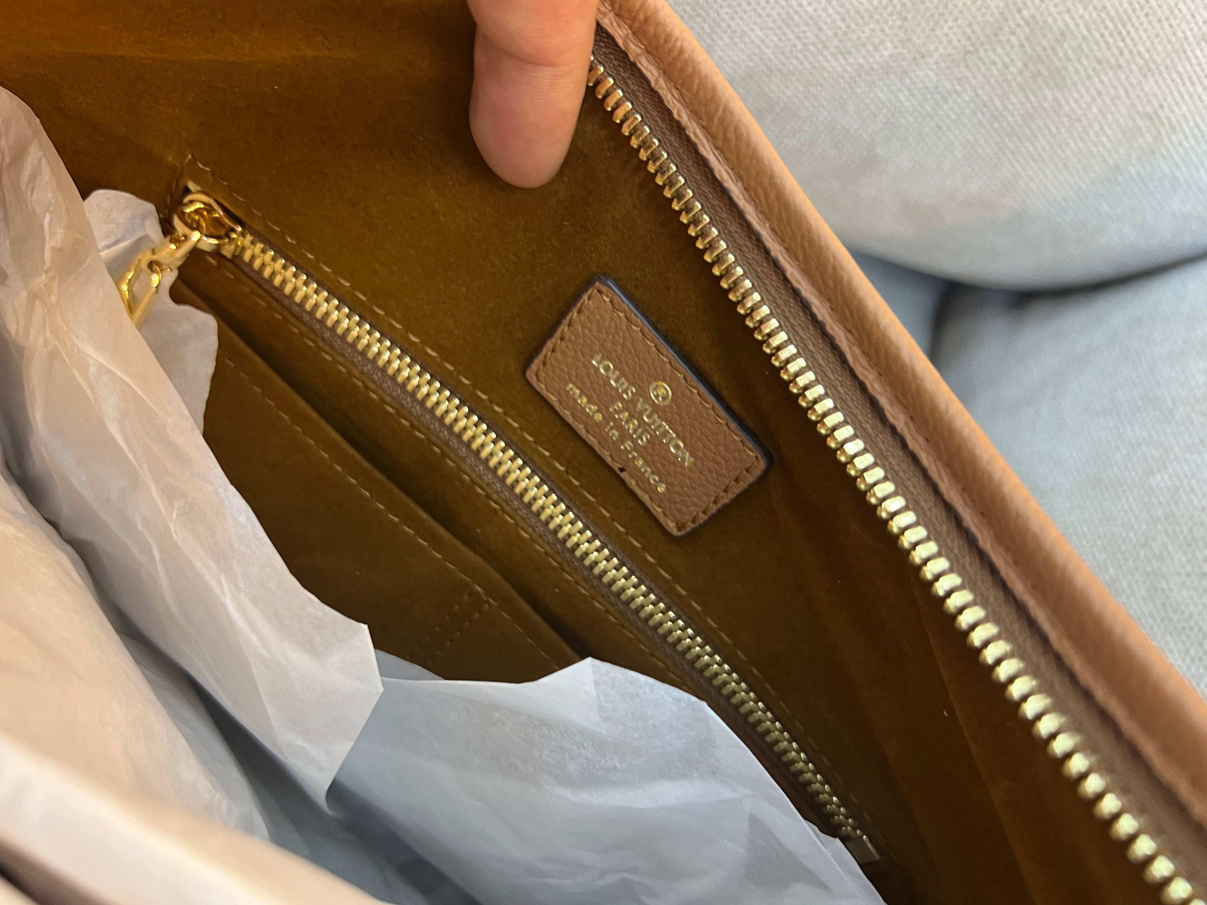 Louis Vuitton Lv